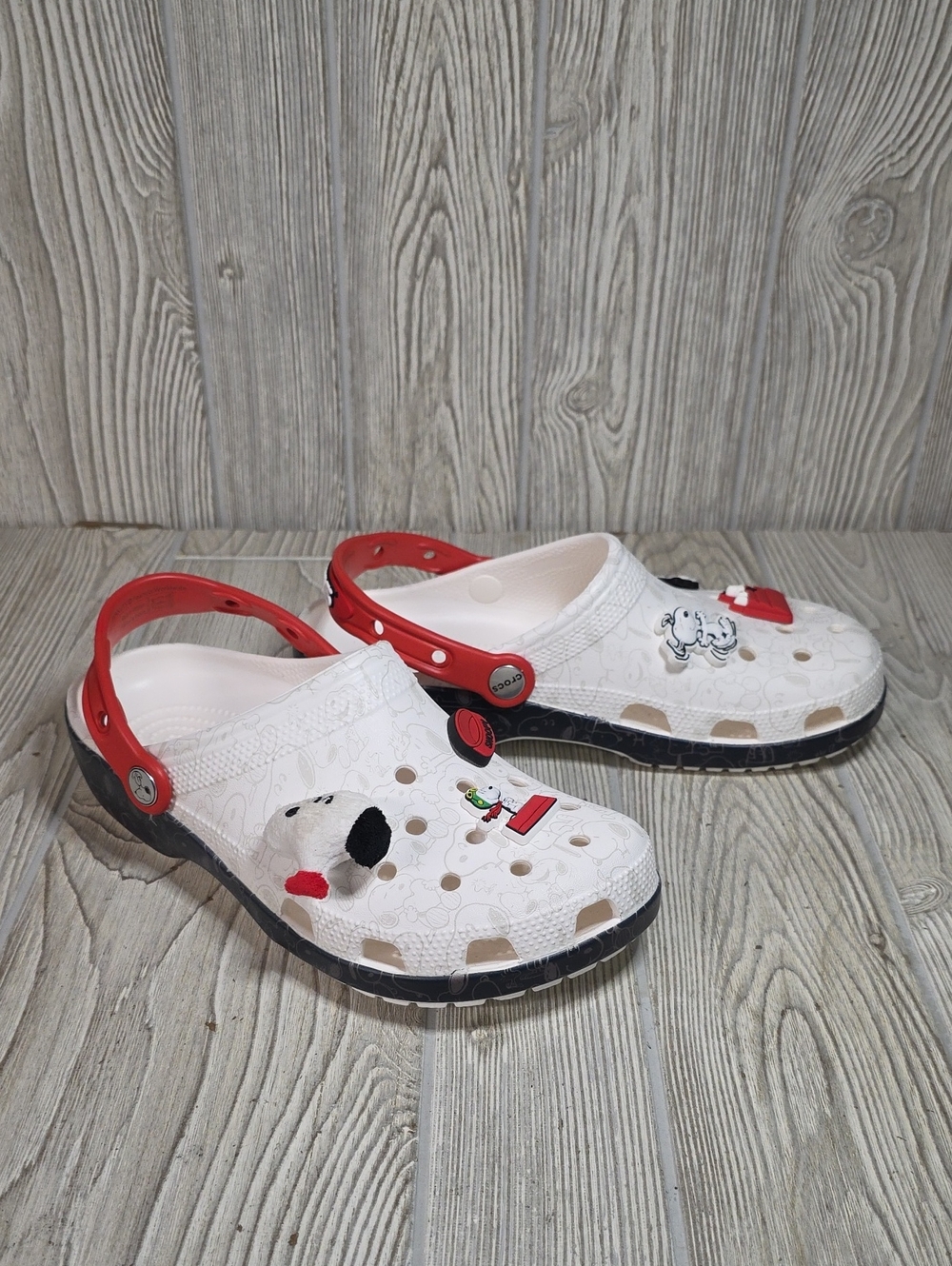 CROCS Peanuts Classic Clogs Snoopy Graphic Womens Size 9 Mens Size 7 NEW